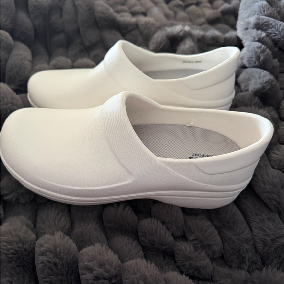 Crocs - Picture 2 of 4